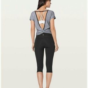 Wunder Under Hi-Rise 1/2 Tight 
Full-On Luxtreme 1